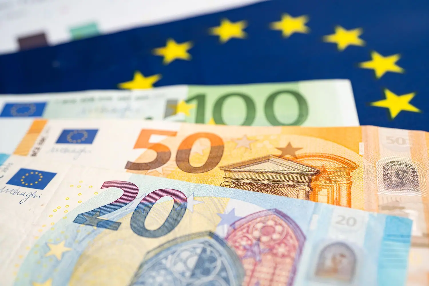 Jak zmiany kursu euro wpływają na opłacalność eksportu małych firm